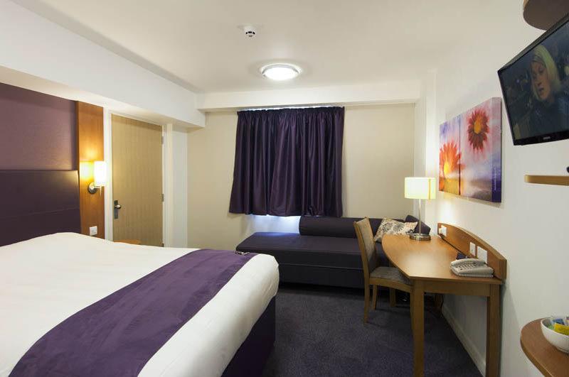 Premier Inn Стивенэйдж Экстерьер фото